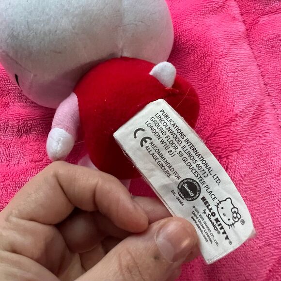 Hello Kitty Classic Plush Sanrio - Picture 4 of 4